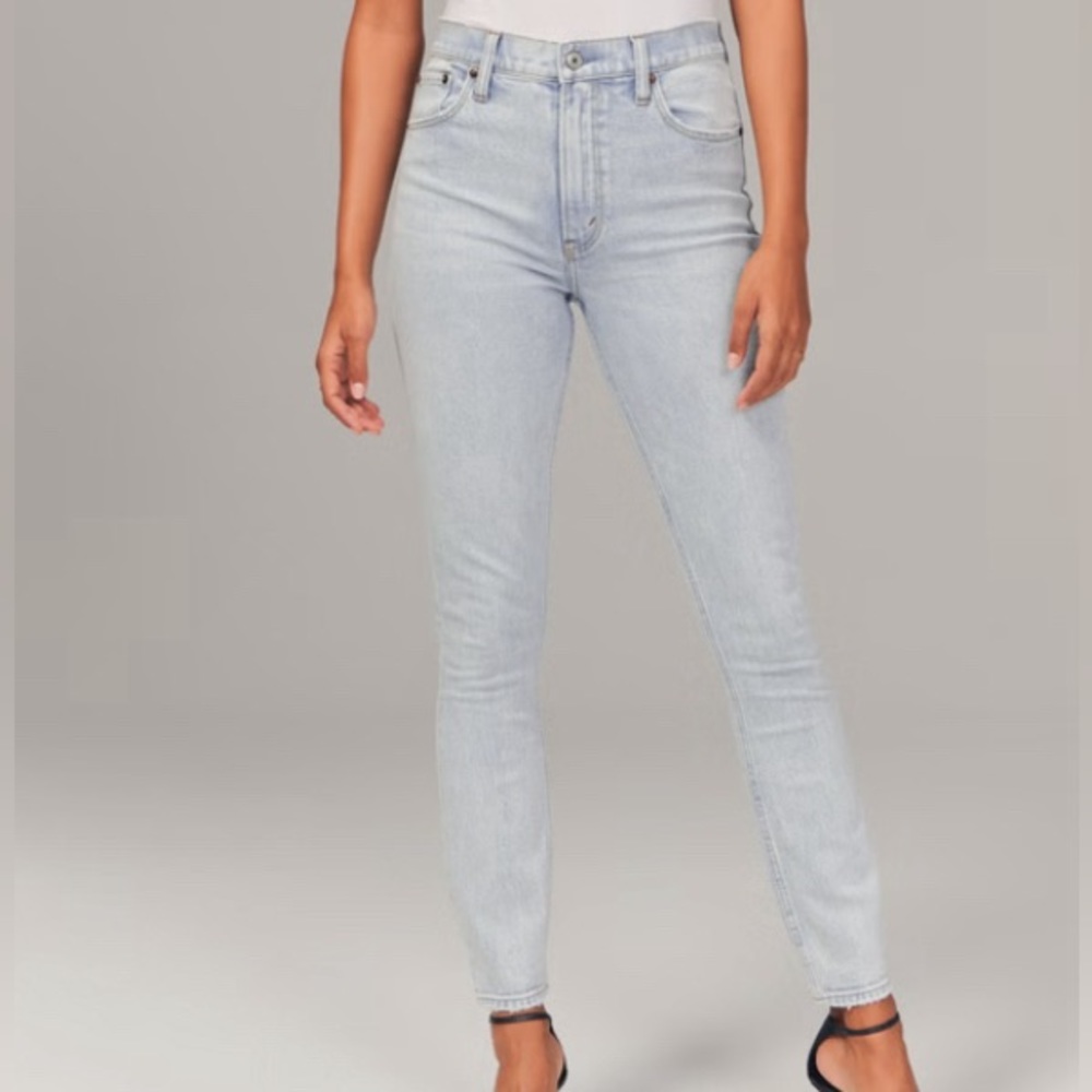 Abercrombie & Fitch Skinny Stretch Jeans Ultra Light Wash Size 6 28 EUC Womenโs